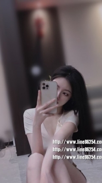 思思：163公分-C罩杯-47kg-23歲 甜美外貌迷倒了許多許多的鮮肉男孩 在他們看不到的私