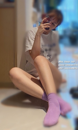 白菲 23歲 163/46/小C    #線上遊戲主播   甜美俏皮小隻馬  爛漫愛笑 讓你一眼就愛上 無刺青  喜歡跳舞 喜歡運動 床上體力很好  每一個互動都很有女友fu 很享受