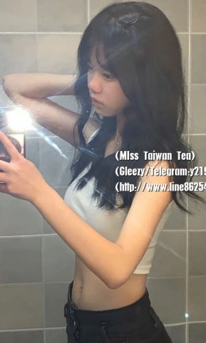 君君 158.46.B.19歲  嬌小學生妹 嬌小的身體方便移動  粉嫩櫻桃小嘴含住你的肉棒讓你直呼受不了  是一個黏人的小妖精#等你來開發