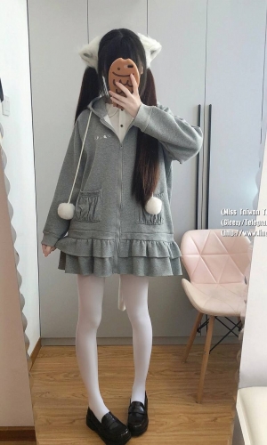 小琪  158.46.B+.18歲  嬌小可愛學妹 九淺一深的口技爽到不行   發麻發麻顫抖的感覺   不讓她爽不准你下床 不怕的來大戰